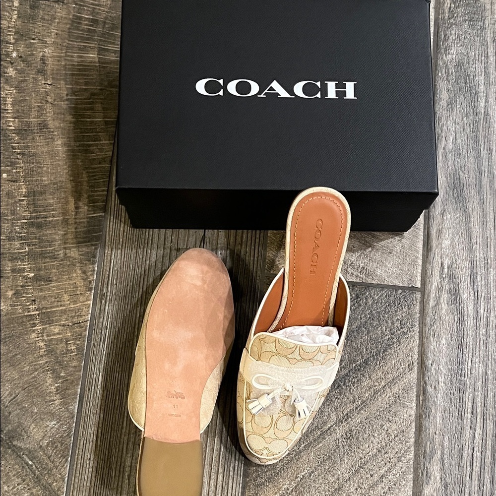NWT Coach Tan logo Slip-On Mules with White Bow - Picture 4 of 4